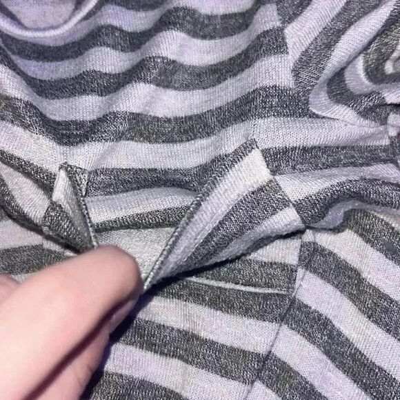 Rue 21 cute shirt, size size small with twist and front and pocket - Picture 5 of 5